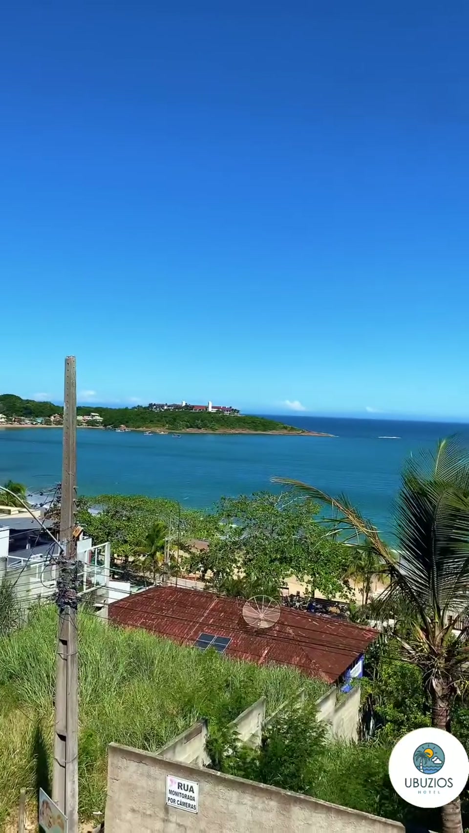 Vista para o mar registrada a partir da região do hotel